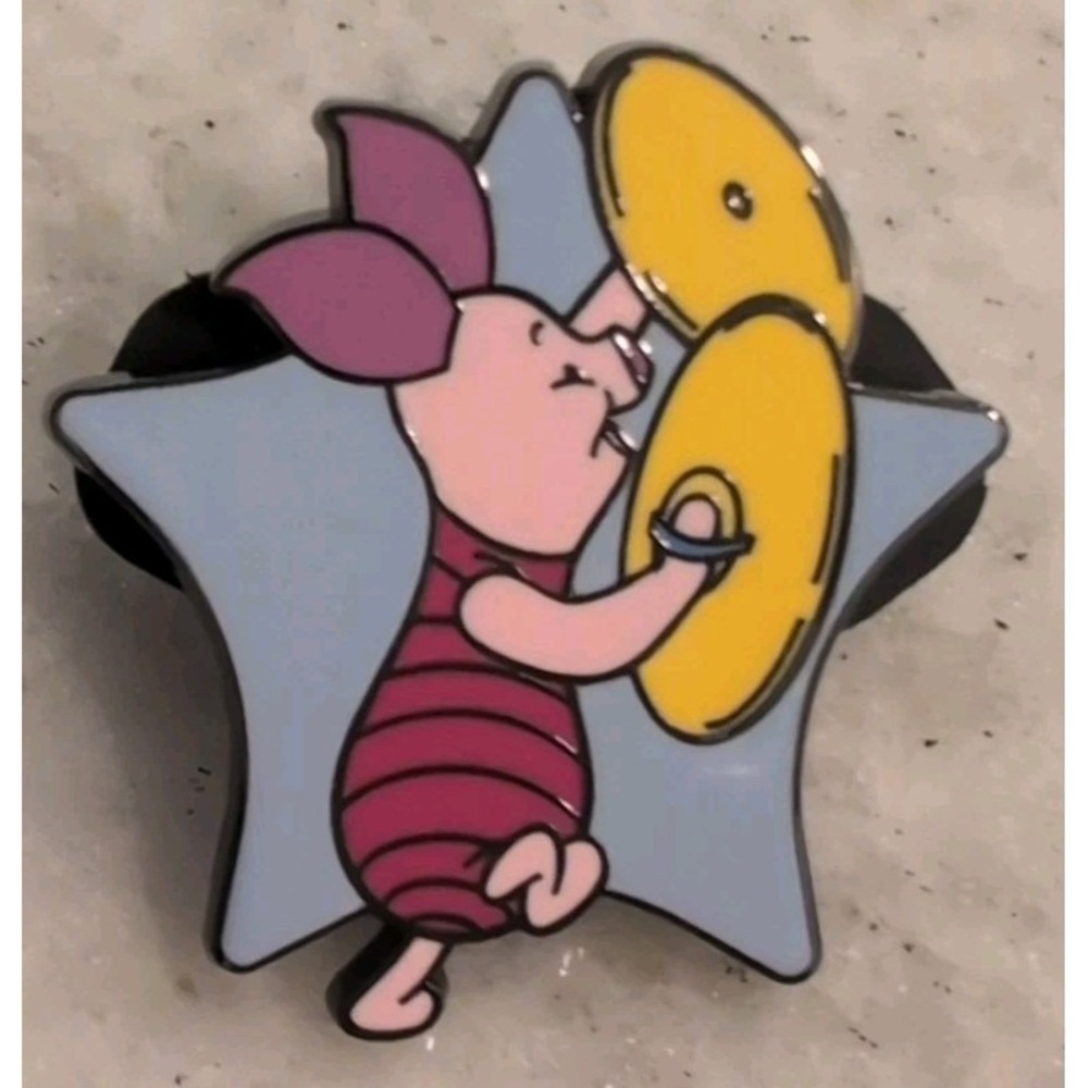 Disney FigPin Piglet Common Winnie The Pooh Mystery Pin Series 1